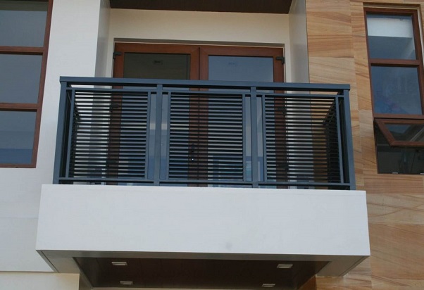 balkon minimalis clean