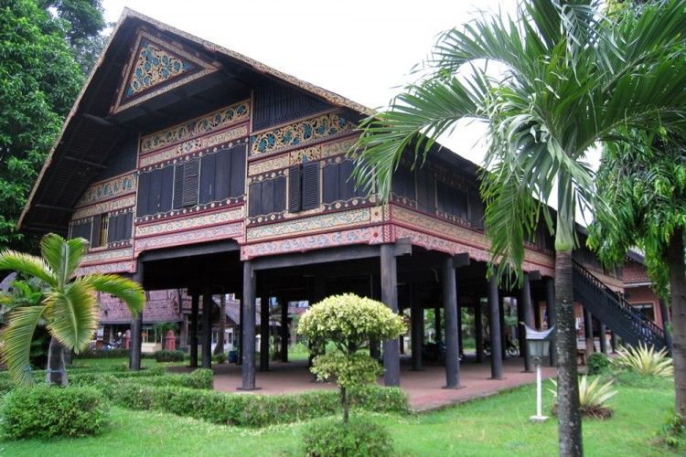 rumah adat aceh